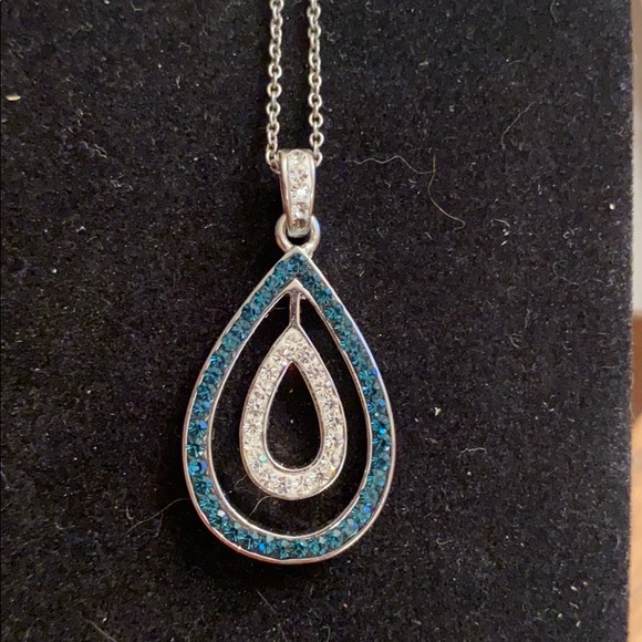 Tear shaped Rhinestone Necklace - Picture 4 of 4